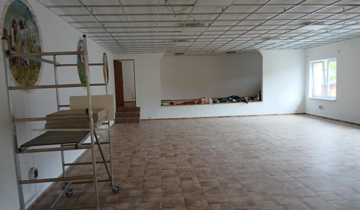 KD - nový kazetový strop a nová opona