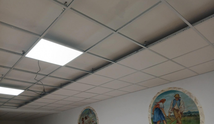 KD - nový kazetový strop a nová opona