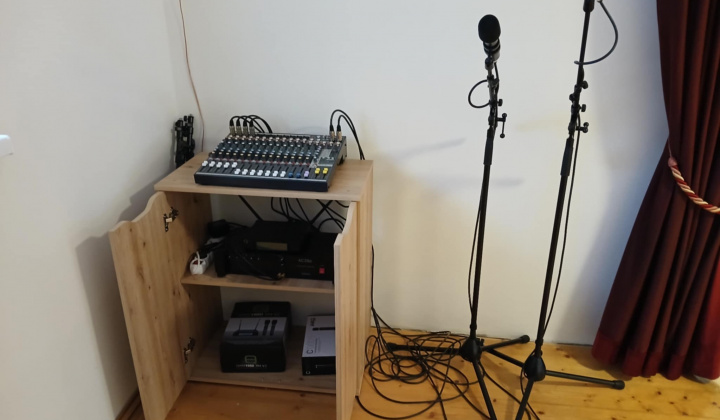 KD - nový kazetový strop a nová opona